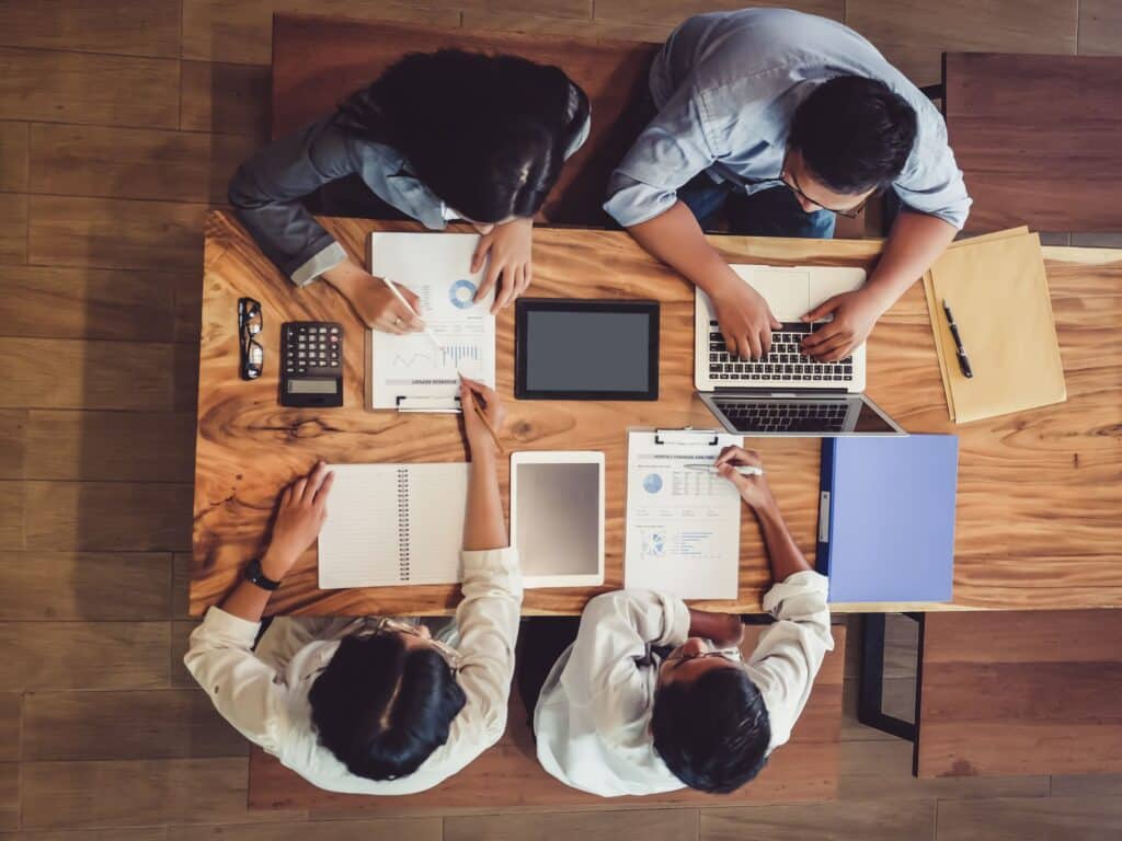 Cómo el análisis de datos mejora la toma de decisiones en la gestión de flotas 5 analisis de datos gestion flota